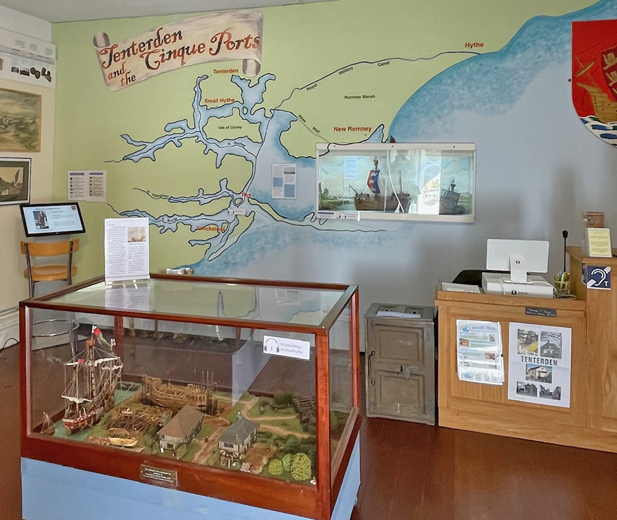 Entrance room with wall map